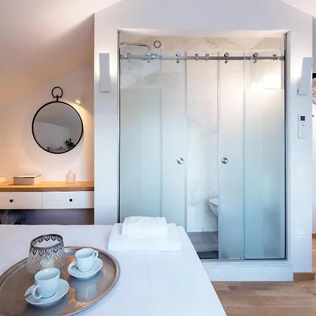 아파트 Arieni Sea View House *